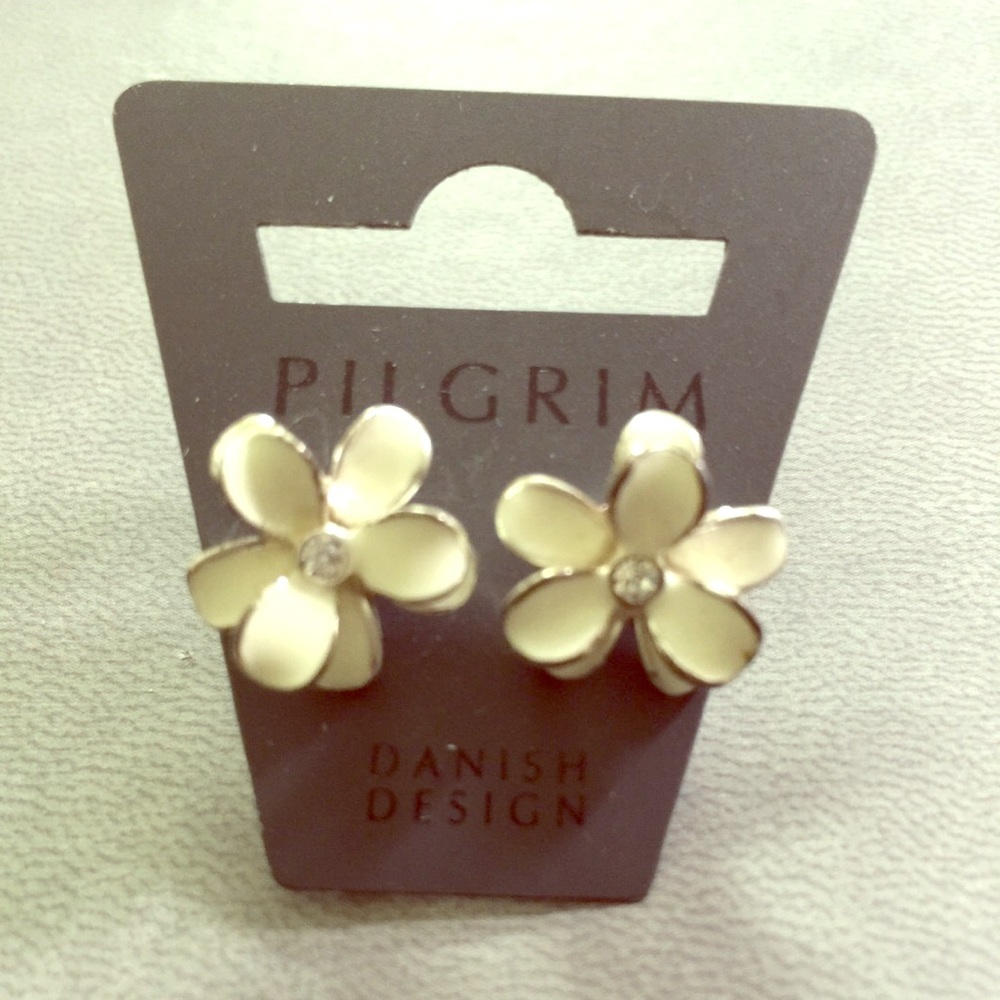 White flower earrings